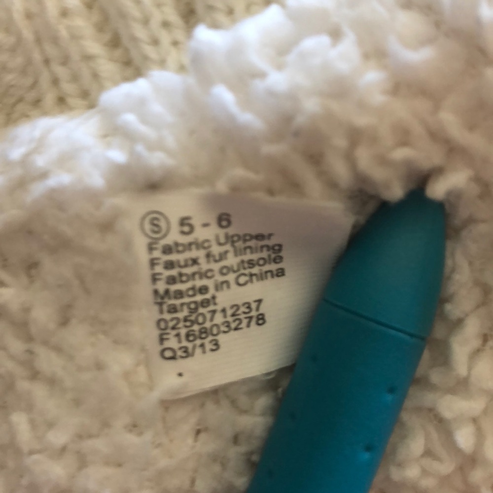 Cozy Off-white Slipper Shoes Boots | Small | 5-6 - Picture 7 of 7